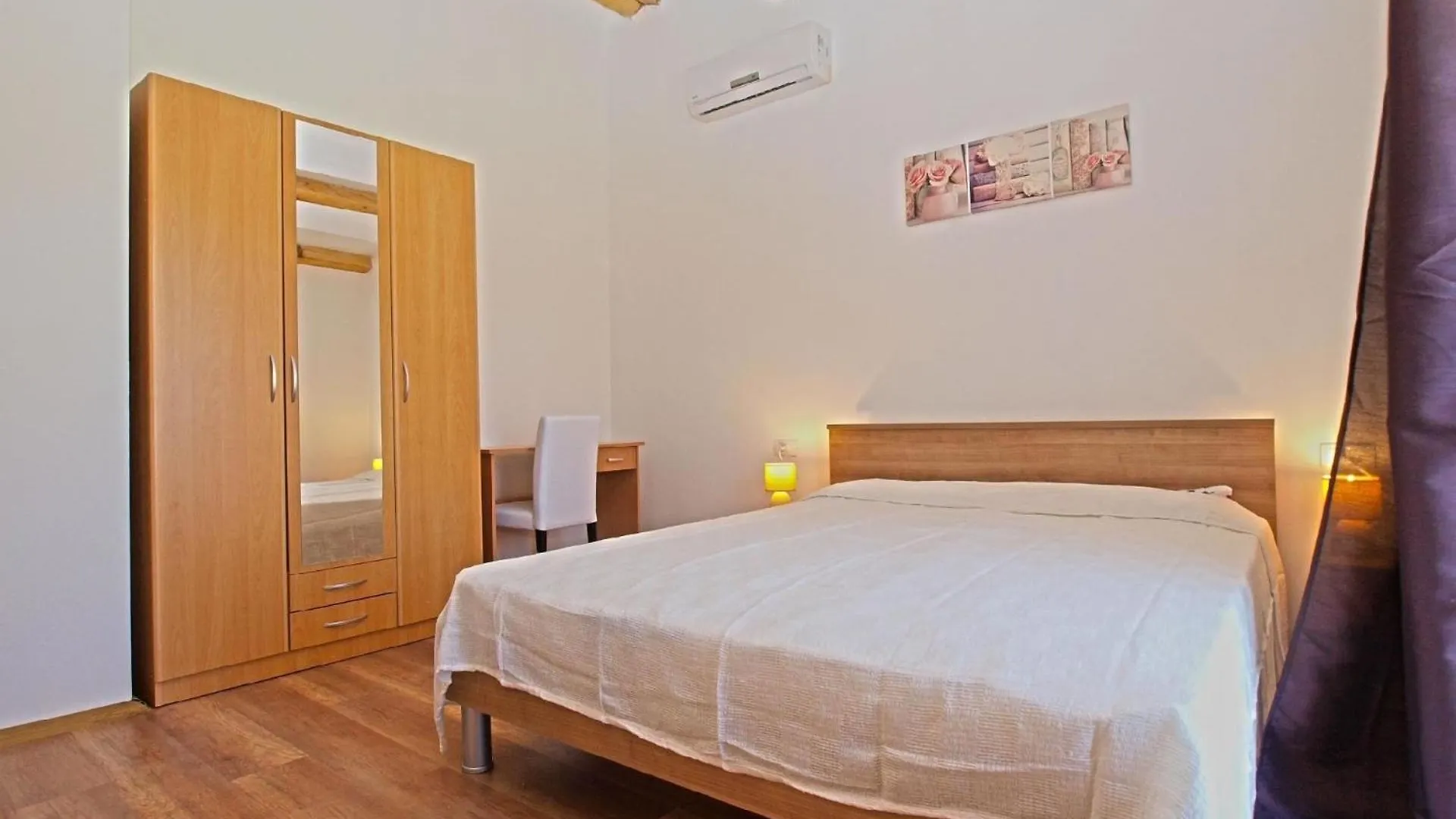 Ferienhaus Mit Privatpool Fuer 8 Personen Ca 120 Qm In Medulin, Istrien Suedkueste Von Istrien Chorvatsko